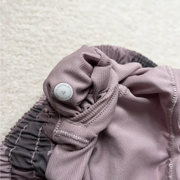 Super cute unique camo Lulu hottie hots. Size 4: seem 2.5. - Picture 4 of 4